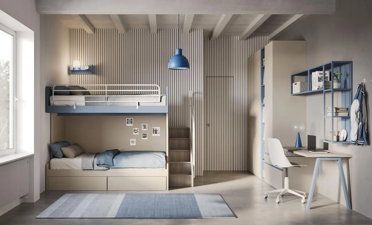 Cameretta letto a castello azzurro con scaletta