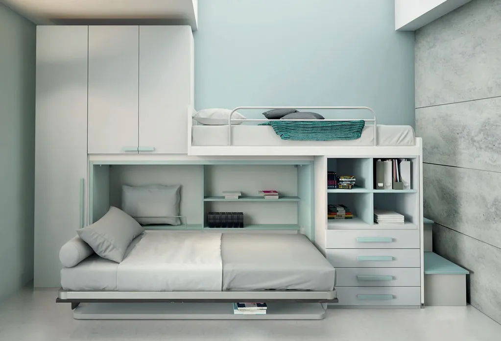 Letto a soppalco azzurro con libreria e scale