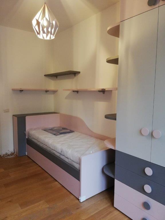 Cameretta rosa, grigio e bianca — foto 2